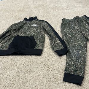 Nike 4T 2 piece jogger set